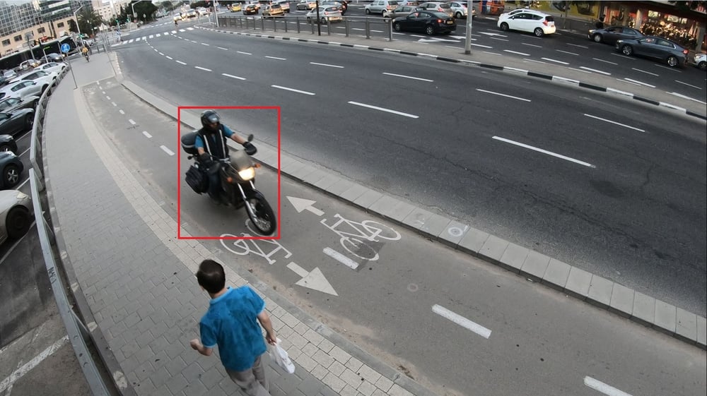Agent Vi - innoVi Enterprise - Anomaly Detection - motorbike on bike path